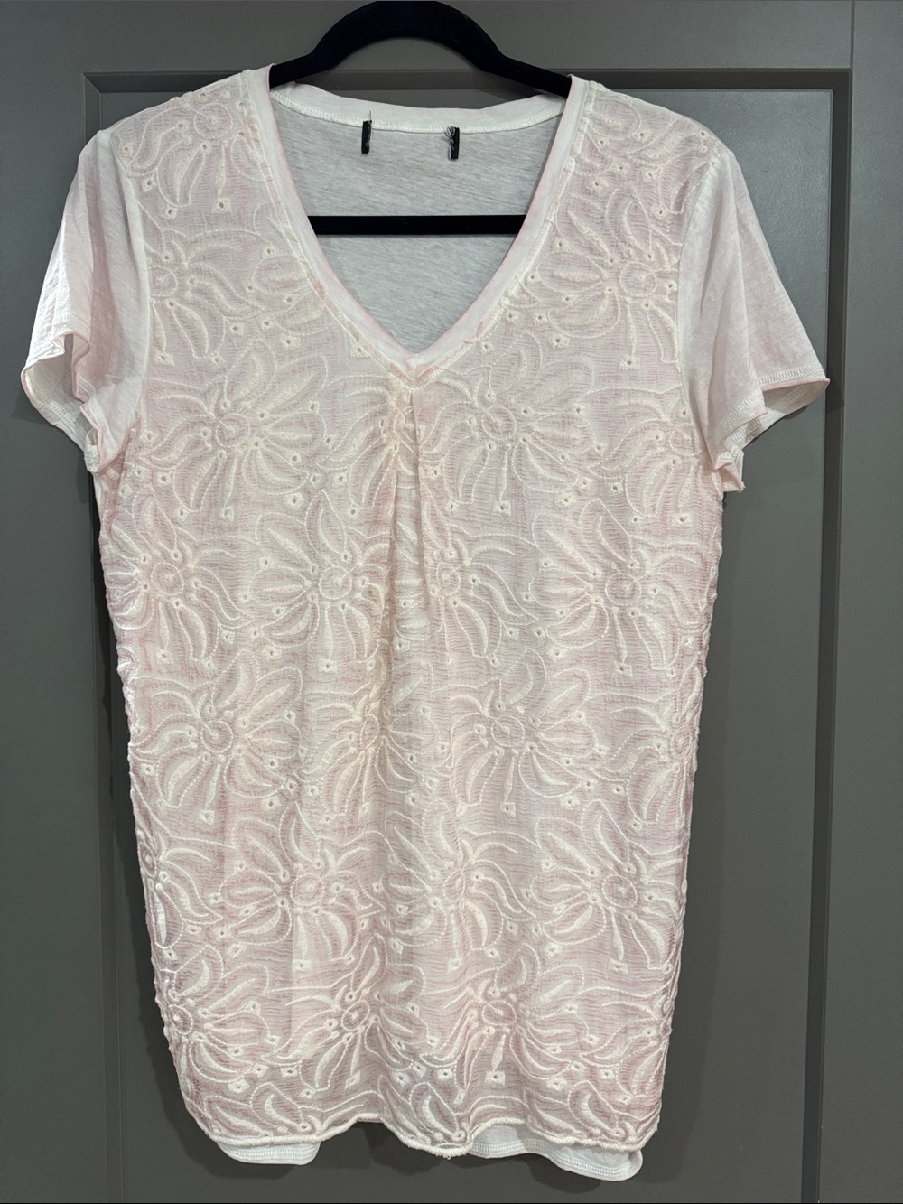 Women's Light Pink V-Neck Embroidered Short Sleeve Top